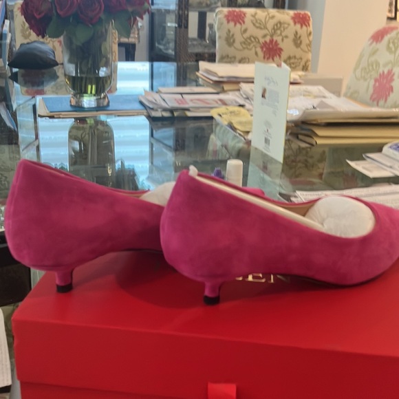 New raspberry pumps by Fogeena 7 1/2 kitten heels too small for me Now $55 - Picture 7 of 9
